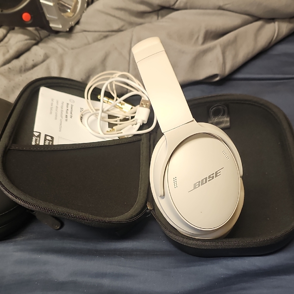 Bose Wireless Headphones - White